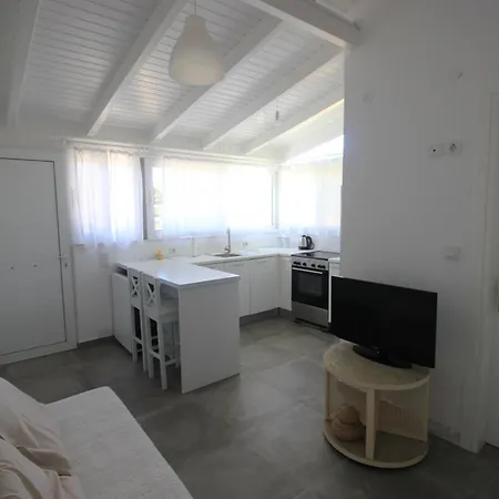 度假居 Brand New House With Garden, Next To The Beach