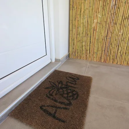 Brand New House With Garden, Next To The Beach 度假居 *