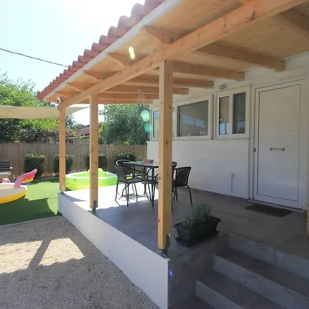 Brand New House With Garden, Next To The Beach Feriehus